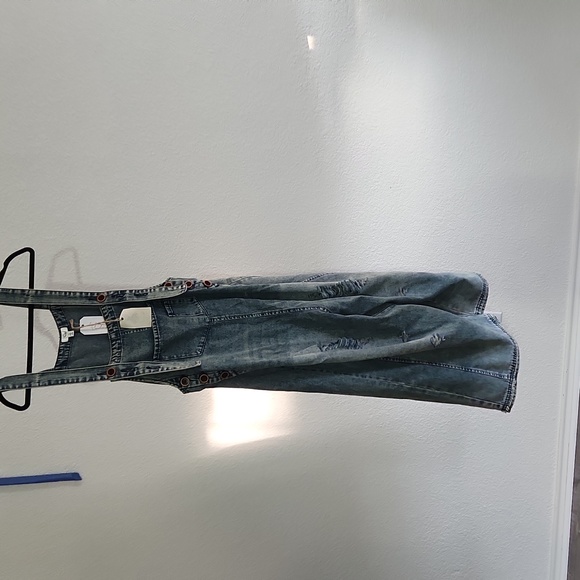 easel Pants - Size small Easel oversized overalls